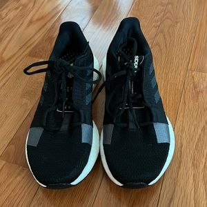 adidas Women's SenseBOOST GO Running Shoe, Black/Grey/White, 9.5 US